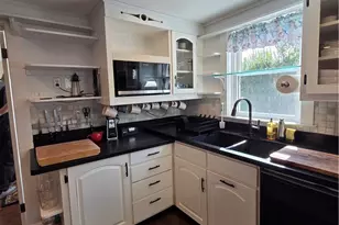 37 Eustis Ave, Newport, RI 02840 - Photo 16