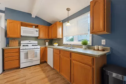 85 Hughes Avenue, Pawtucket, RI 02861 - Photo 10