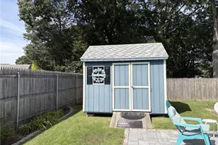 103 Darrow Dr, Warwick, RI 02886 - Photo 14