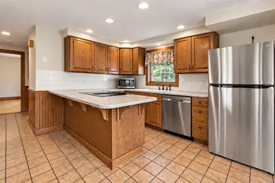 11 Pine Crest Drive, East Providence, RI 02915 - Photo 4