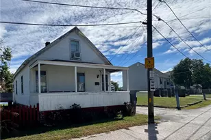 14 Crescent Ave, East Providence, RI 02915 - Photo 4