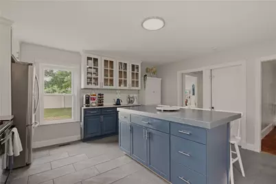 226 Turnpike Avenue, Portsmouth, RI 02871 - Photo 2
