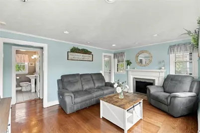 1040 Greenwich Avenue, Warwick, RI 02886 - Photo 4