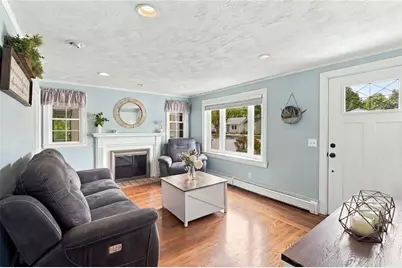 1040 Greenwich Avenue, Warwick, RI 02886 - Photo 2
