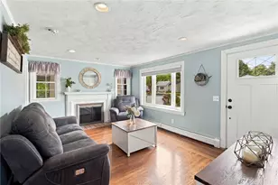 1040 Greenwich Ave, Warwick, RI 02886 - Photo 2