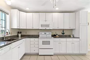 980 Matunuck Beach Rd, South Kingstown, RI 02879 - Photo 8