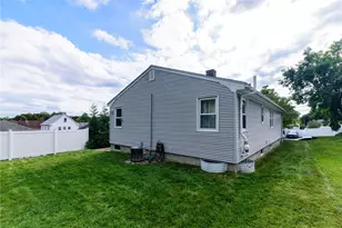 105 Walnut St, Johnston, RI 02919 - Photo 2
