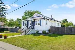 19 Anoka Rd, Warwick, RI 02888 - Photo 2