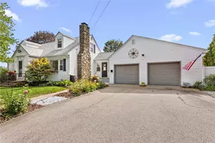 77 Narragansett Ave, Westerly, RI 02891 - Photo 2