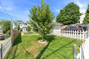 41 Rochambeau Ave, Providence, RI 02906 - Photo 4