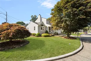 21 Lynde St, Providence, RI 02908 - Photo 2