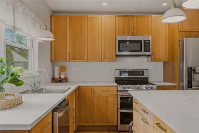 275 Green End Avenue, Middletown, RI 02842 - Photo 18