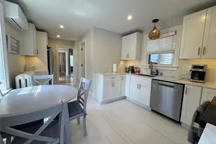 8 Barney St, Newport, RI 02840 - Photo 2
