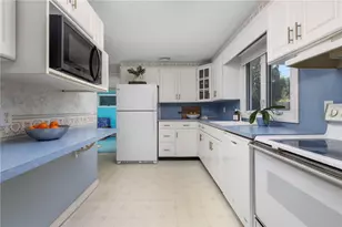 70 Lambert St, Narragansett, RI 02882 - Photo 12