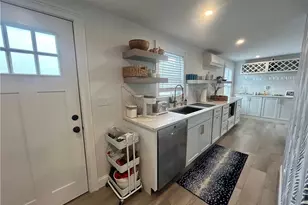 23 Anthony St, Newport, RI 02840 - Photo 10
