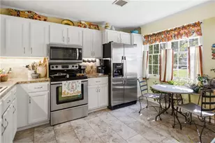 21 Trellis Dr, West Warwick, RI 02893 - Photo 8