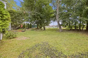 10 Loxley Rd, Providence, RI 02908 - Photo 30