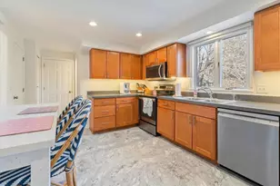 98 Hargraves Dr, Portsmouth, RI 02871 - Photo 12