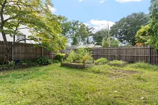 26 Rutherglen Ave, Providence, RI 02907 - Photo 30