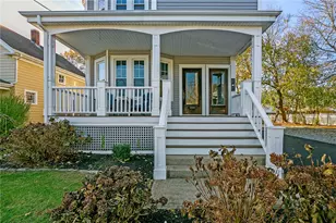 20 Fenner Ave, Newport, RI 02840 - Photo 2