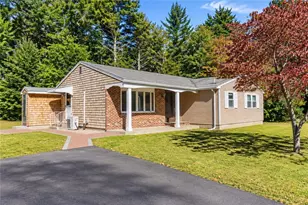 19 Crestwood Dr, Richmond, RI 02832 - Photo 2