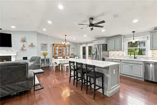 7 Cindy Cir, Johnston, RI 02919 - Photo 12