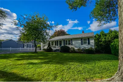 17 Academy Avenue, Bristol, RI 02809 - Photo 2