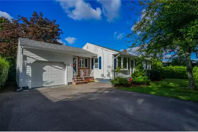 17 Academy Avenue, Bristol, RI 02809 - Photo 4