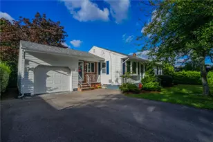 17 Academy Ave, Bristol, RI 02809 - Photo 4