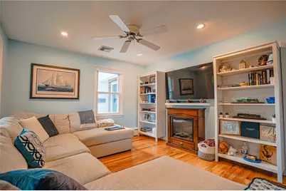 17 Academy Avenue, Bristol, RI 02809 - Photo 12