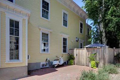 16 Sherman Street, Newport, RI 02840 - Photo 4