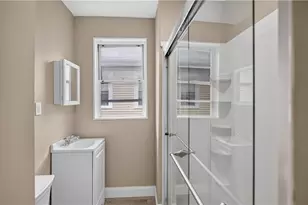 28 Pumgansett St, Providence, RI 02908 - Photo 24