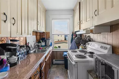 208 Suffolk Avenue, Pawtucket, RI 02861 - Photo 22