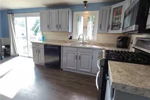 12 Navarre St, West Warwick, RI 02893 - Photo 2
