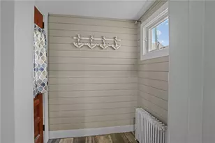 28 Rhode Island Ave, Newport, RI 02840 - Photo 12