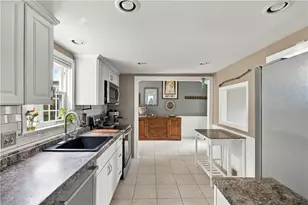 60 Parkway Dr, Warwick, RI 02886 - Photo 8