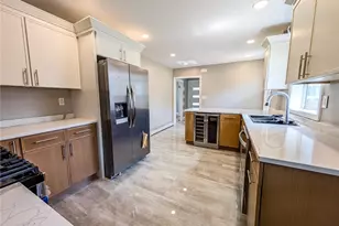 184 Cumberland St, Providence, RI 02908 - Photo 1