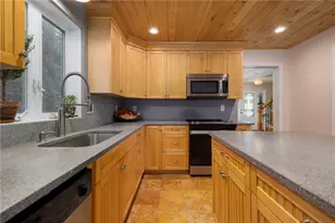 388 Shore Acres Ave, North Kingstown, RI 02852 - Photo 10