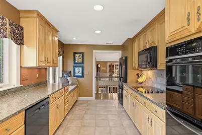 65 Viva Way, Woonsocket, RI 02895 - Photo 16
