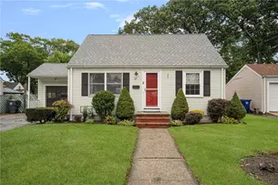 37 Haverford Rd, Warwick, RI 02886 - Photo 2