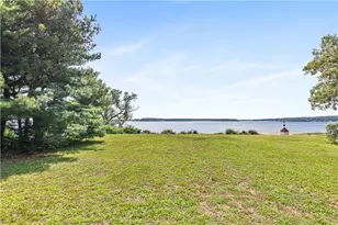 35 Sylvia Dr, Warwick, RI 02886 - Photo 4