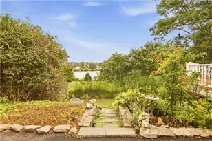 65 Green End Ave, Middletown, RI 02842 - Photo 2