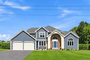 8 Lake View Ct, Johnston, RI 02919 - Photo 2