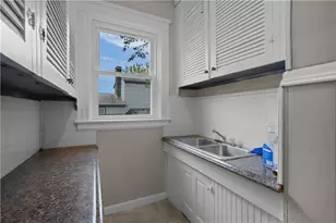 207 Oakland Ave, Providence, RI 02908 - Photo 8