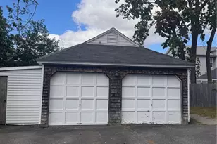 71 Rowe Ave, Pawtucket, RI 02861 - Photo 4