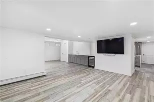 245 Eustis Ave, Newport, RI 02840 - Photo 10