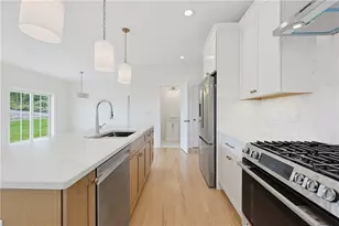 153 Revolution Wy, Middletown, RI 02840 - Photo 2