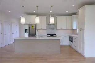 153 Revolution Wy, Middletown, RI 02840 - Photo 2