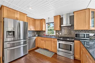 112 Greenwich Ave, Warwick, RI 02886 - Photo 4