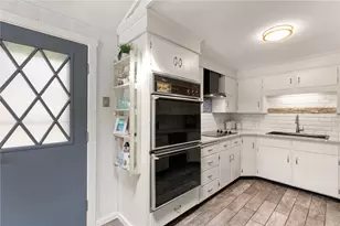 8 Fountain Spring Ln, Johnston, RI 02919 - Photo 4